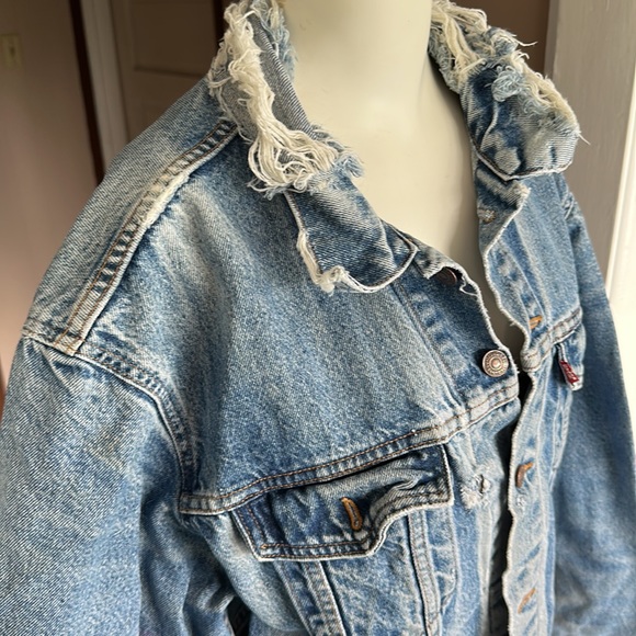 Levi’s 1980’s vintage distressed trucker jacket sz 46 - Picture 2 of 15
